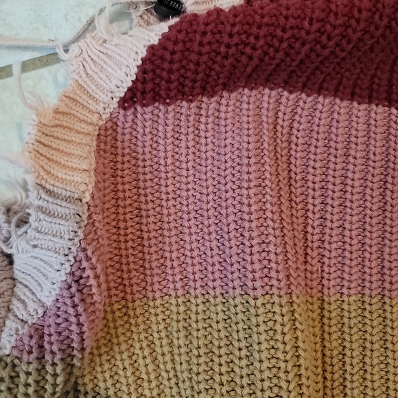 FOREVER 21 | Cropped distressed sweater | S - Picture 4 of 6